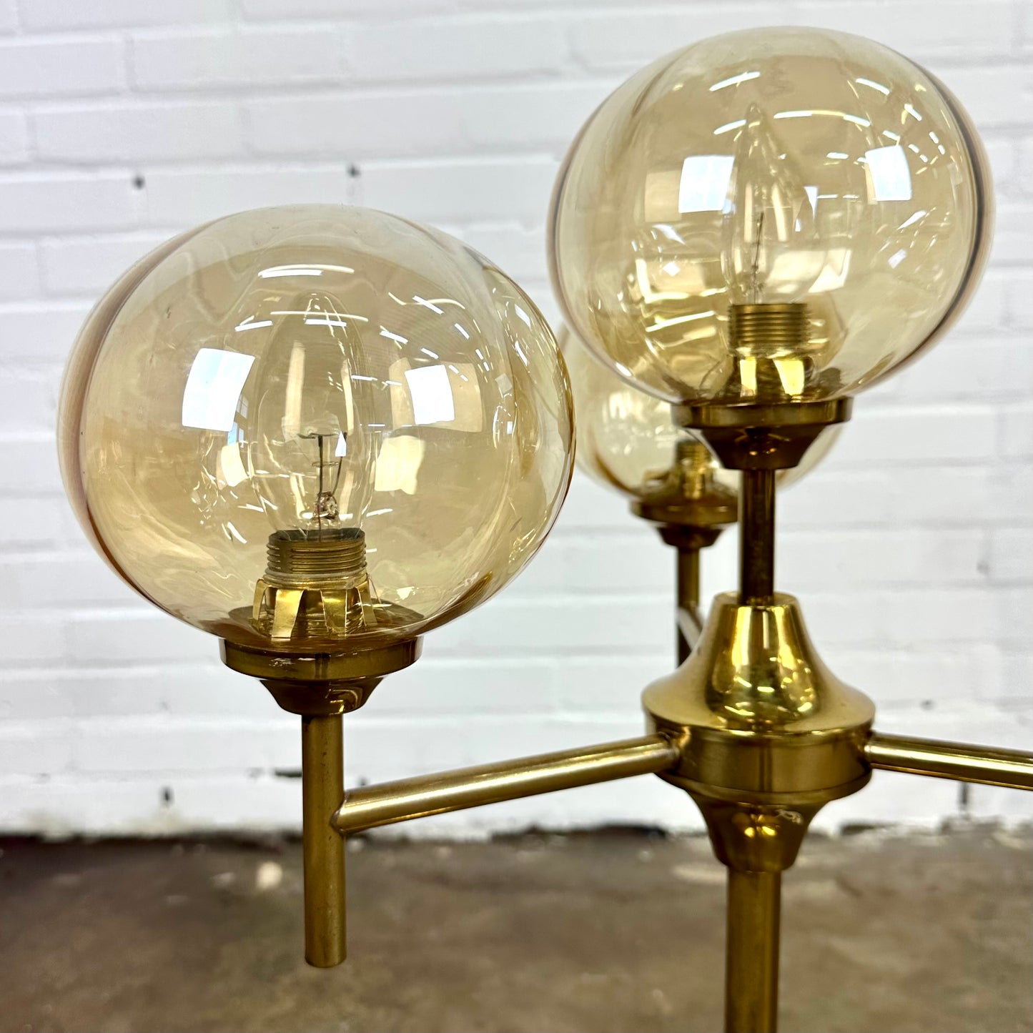 Vintage ball table lamp with brass frame