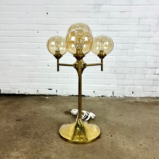 vintage-ball-table-lamp-with-brass-frame