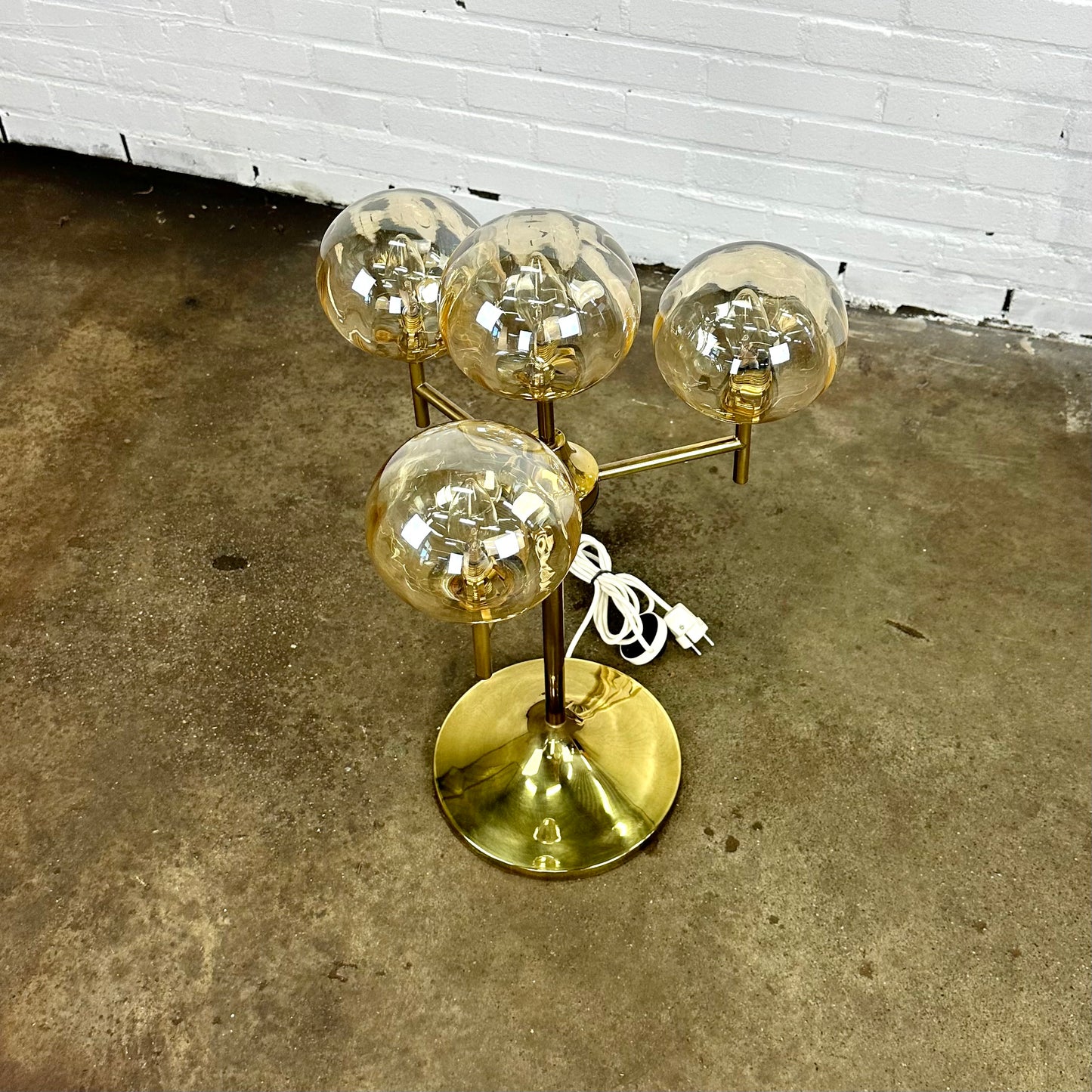 Vintage ball table lamp with brass frame