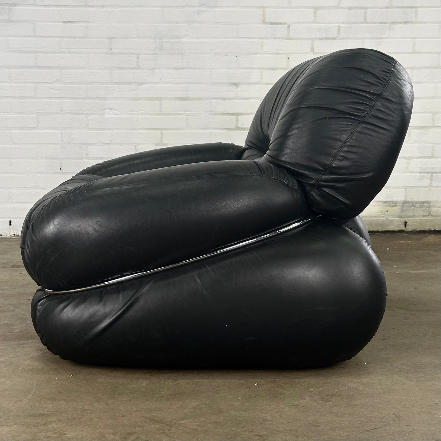 Okay fauteuil door Adriano Piazzesi in zwart leer