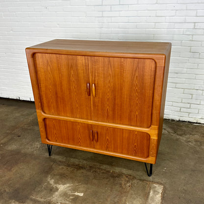 Deens design Dyrlund dressoir kast / sideboard