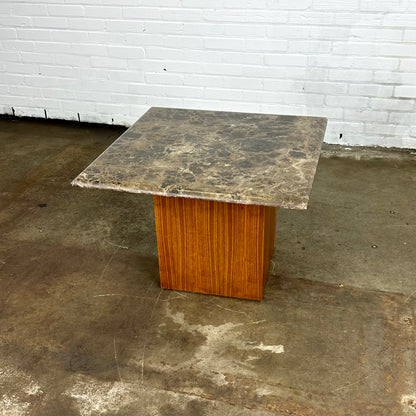 brutalist-salontafel-met-marmer-blad-vintage