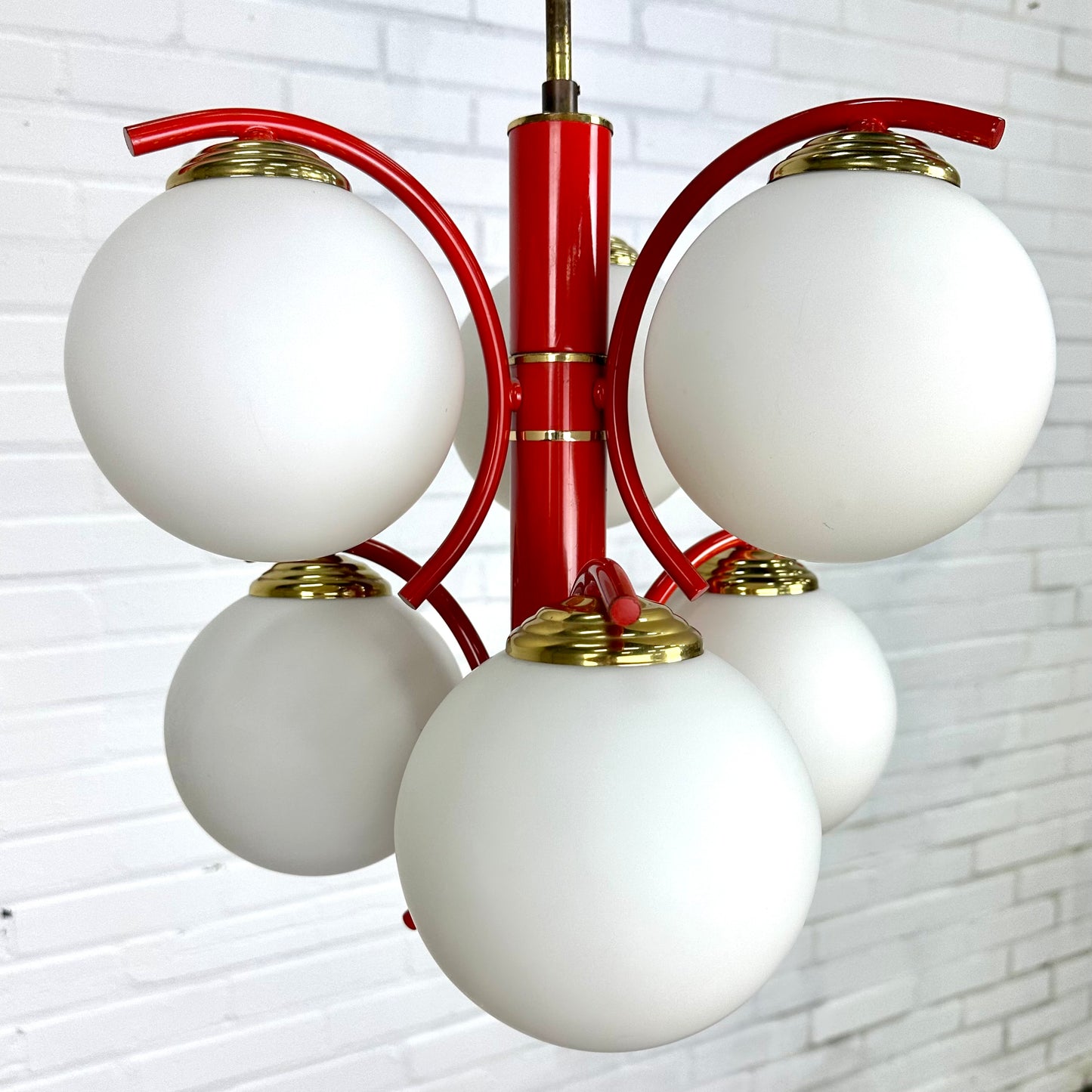 rode-space-age-hanglamp-van-richard-essig-design