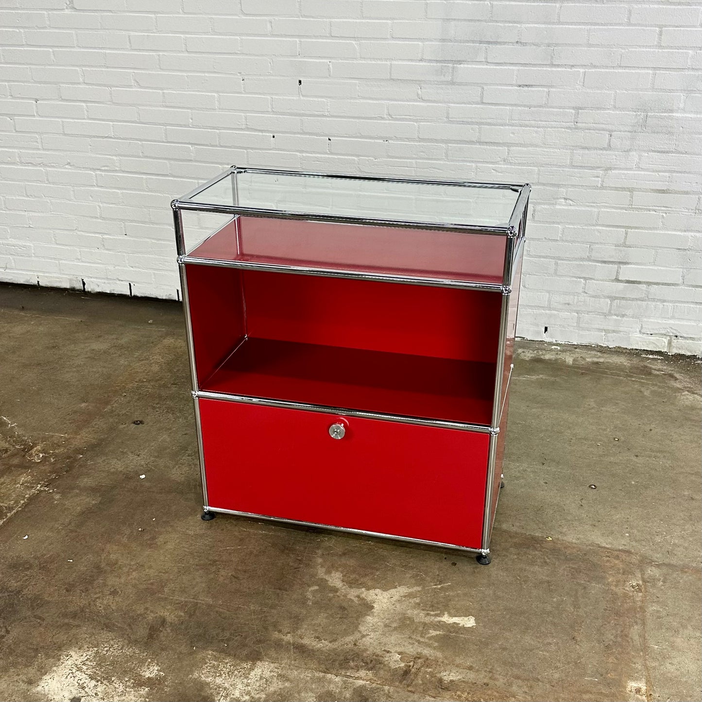 usm-haller-dressoir-sideboard-rood