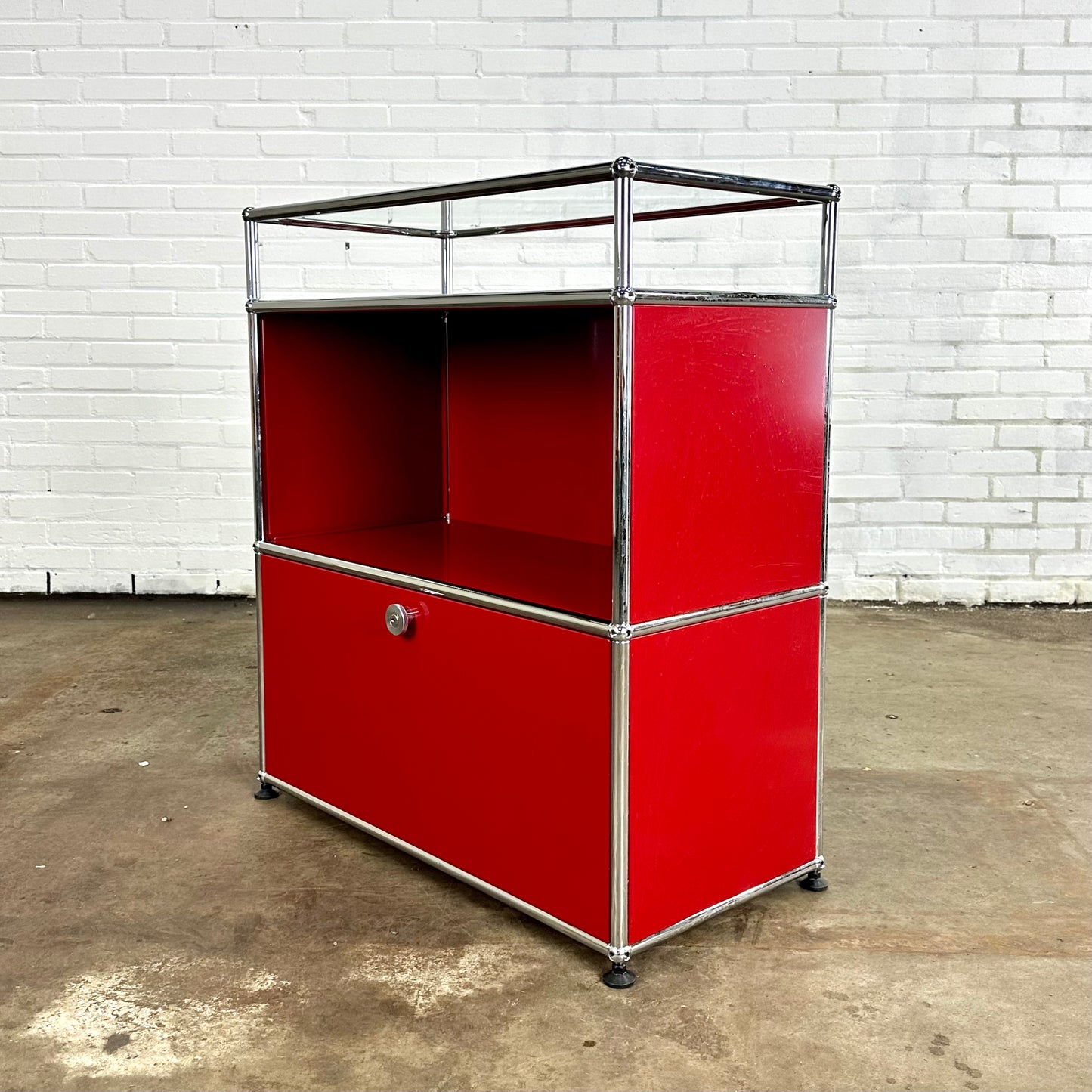 usm-haller-dressoir-sideboard-rood