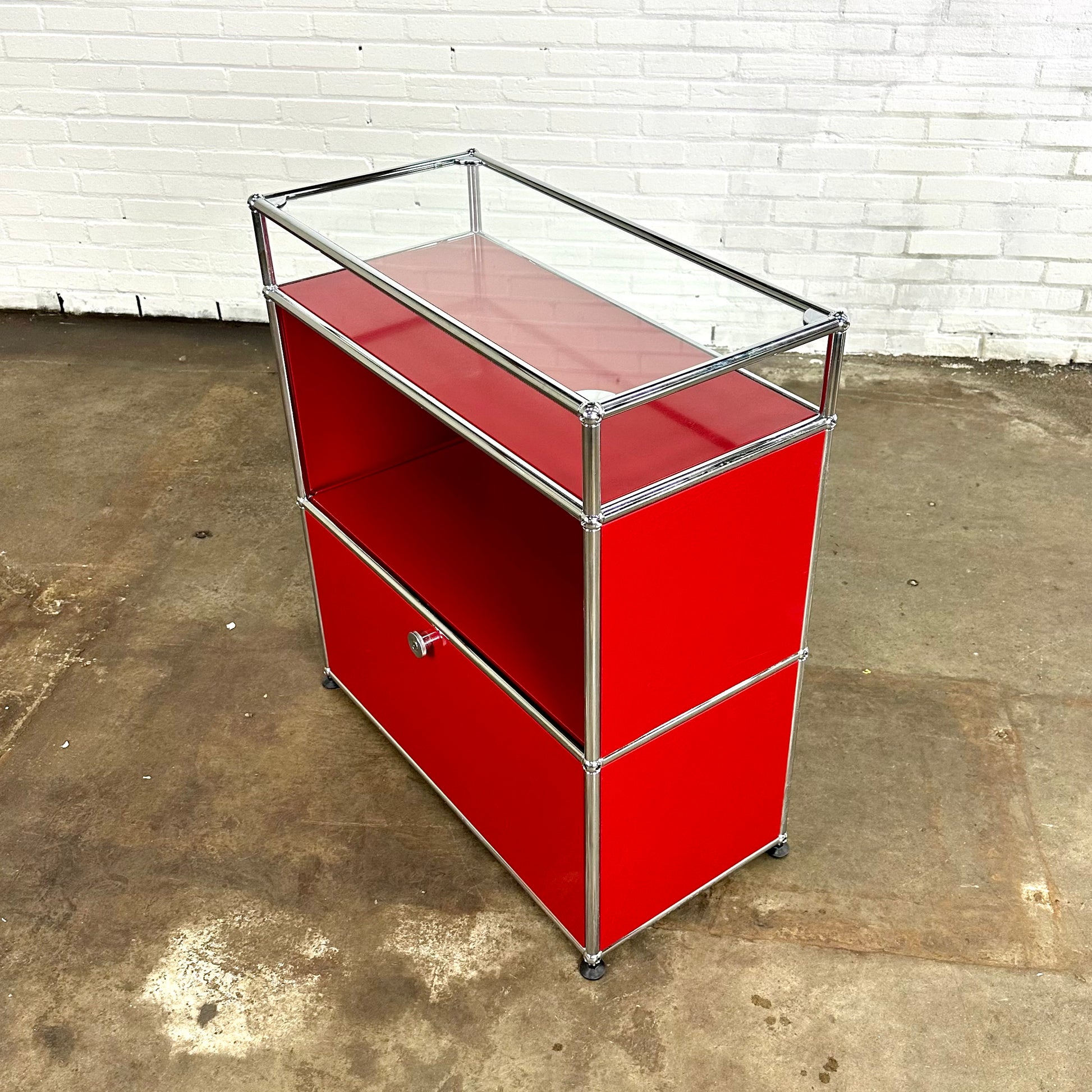 usm-haller-dressoir-sideboard-rood