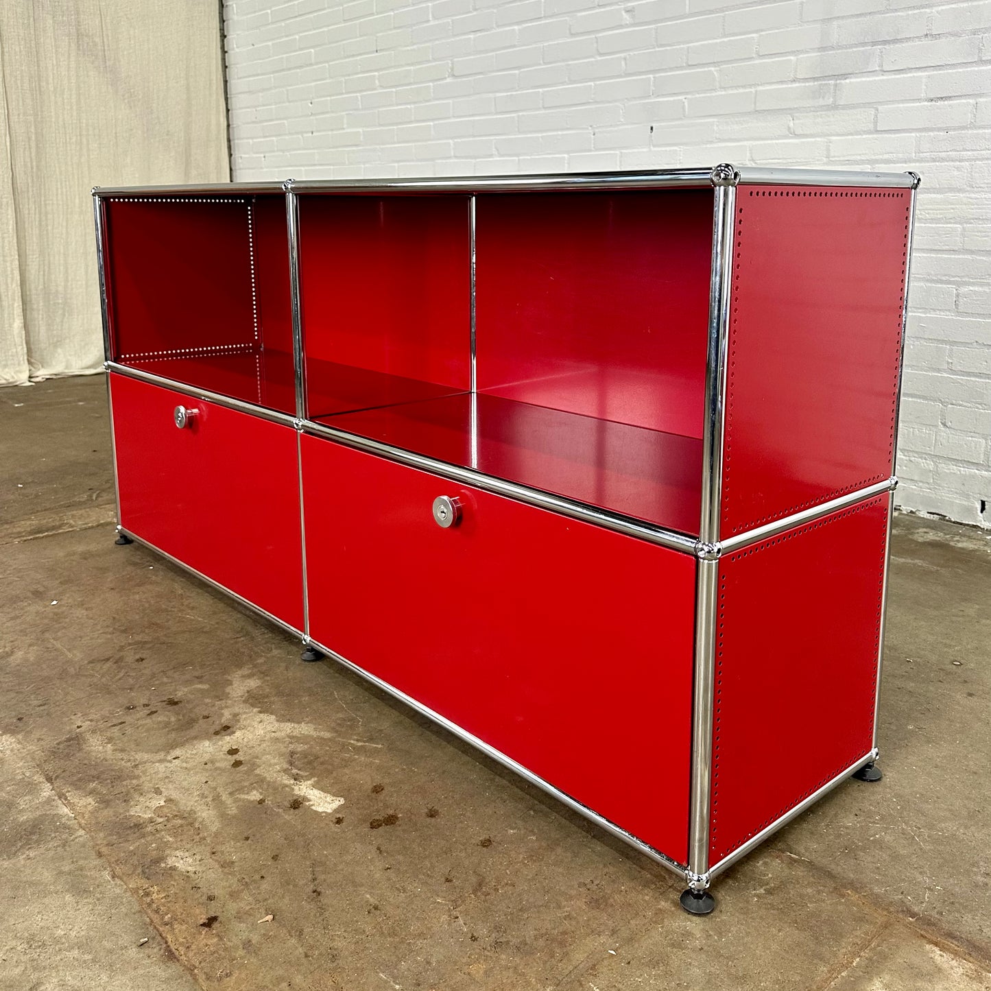 usm-haller-klep-kast-sideboard-rood