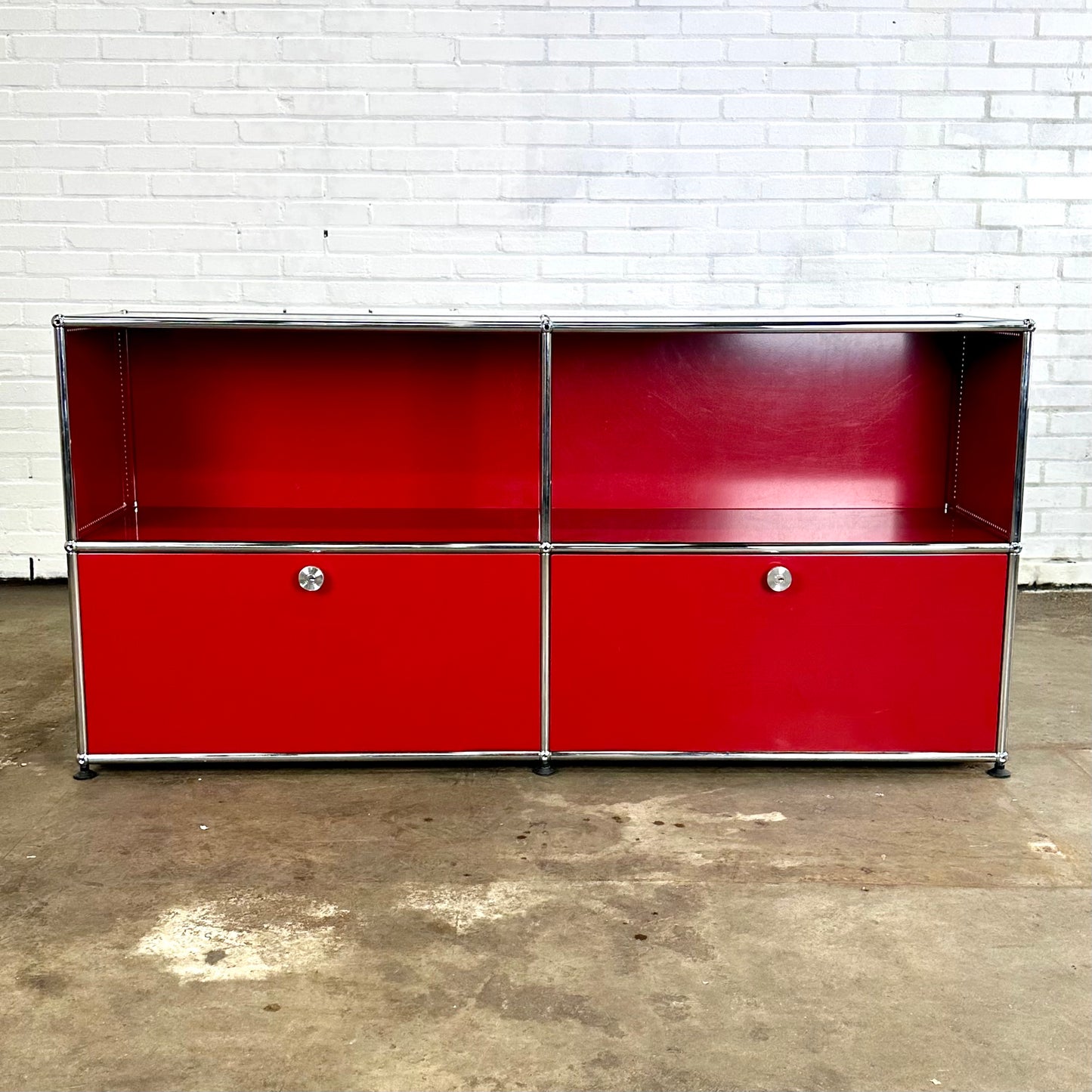 USM Haller kleppen dressoir / sideboard rood