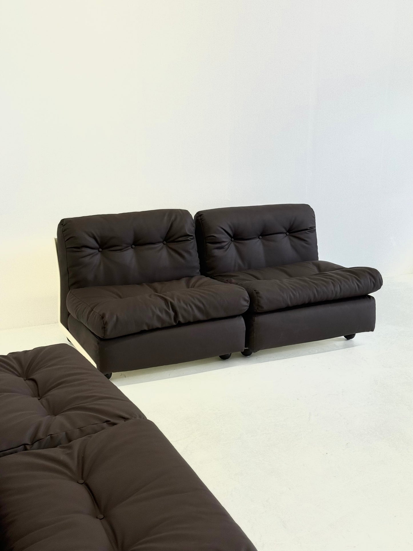 Modulaire Sofa / fauteuils set Amanta van Mario Bellini voor C&B Italia in donkerbruin