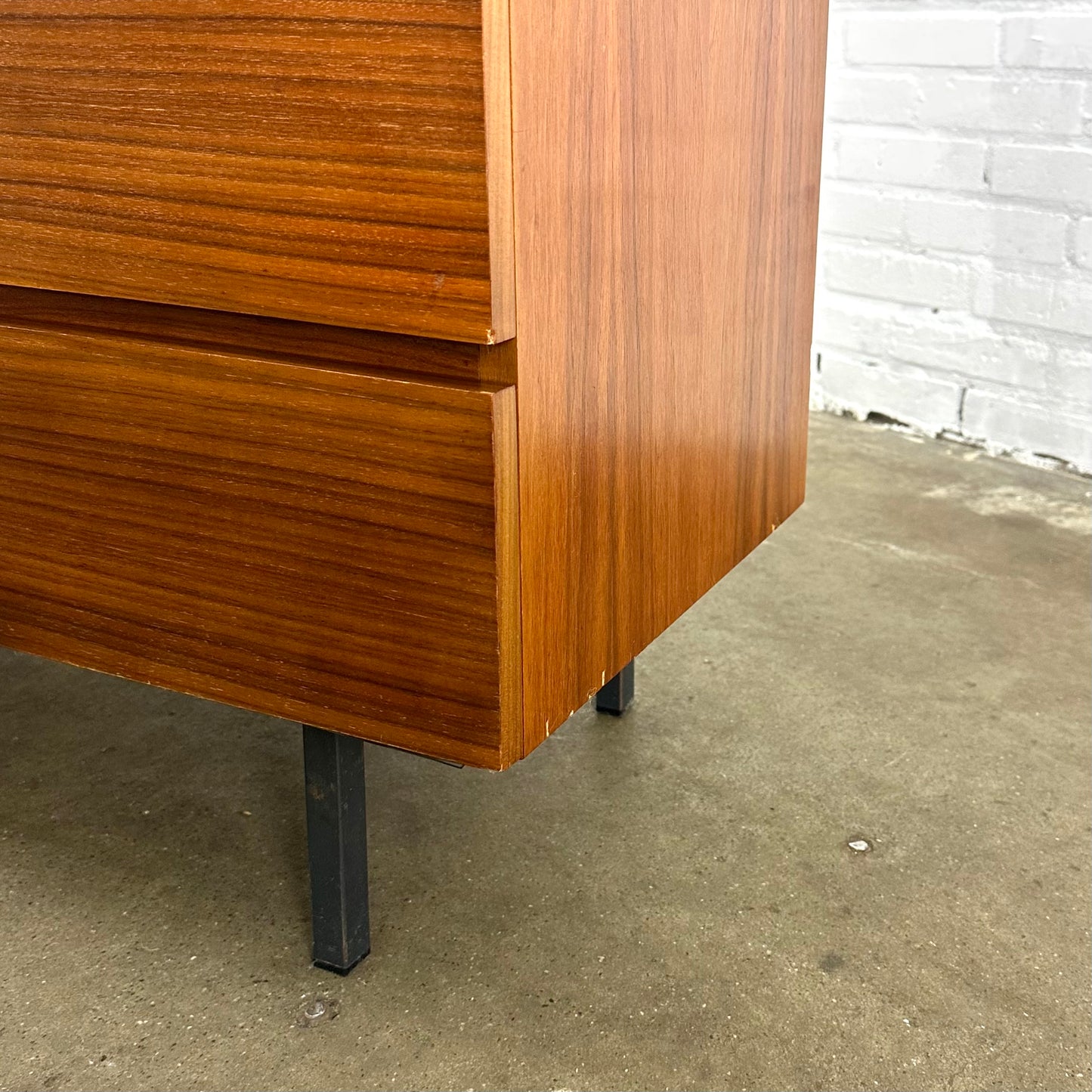 Vintage teak dressoir / klep kast