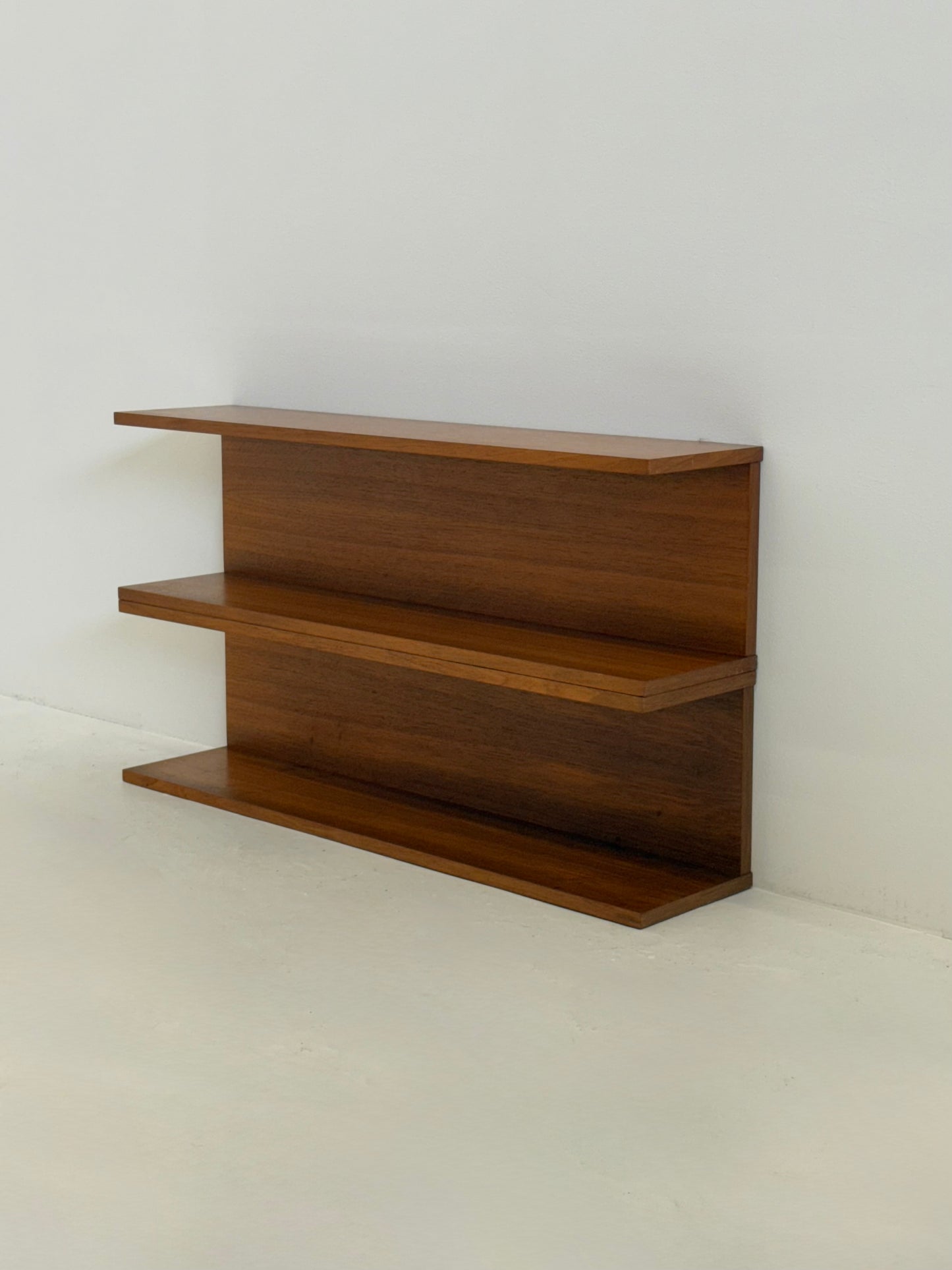 Set van twee Deense Teak Wandplanken Mid-Century