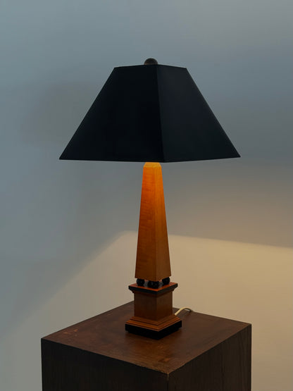 Set hoge art deco tafellampen in obeliskvorm met ebbenhouten