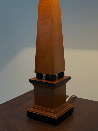 Set hoge art deco tafellampen in obeliskvorm met ebbenhouten