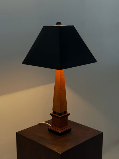 Set hoge art deco tafellampen in obeliskvorm met ebbenhouten