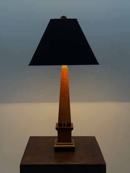 Set hoge art deco tafellampen in obeliskvorm met ebbenhouten