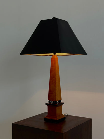 Set hoge art deco tafellampen in obeliskvorm met ebbenhouten