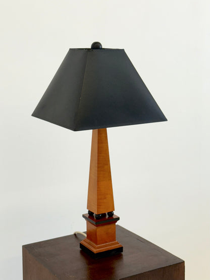 Set hoge art deco tafellampen in obeliskvorm met ebbenhouten