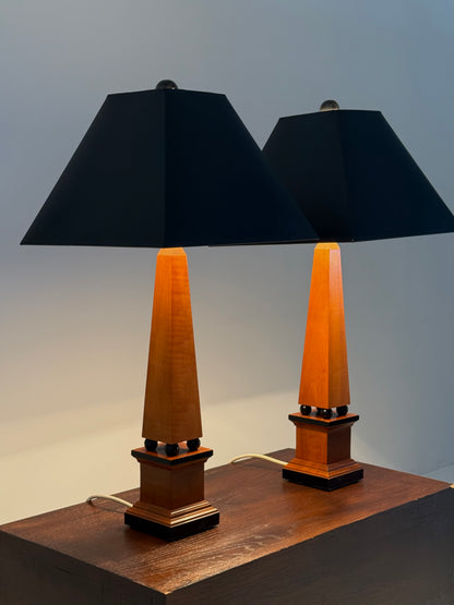 Set hoge art deco tafellampen in obeliskvorm met ebbenhouten