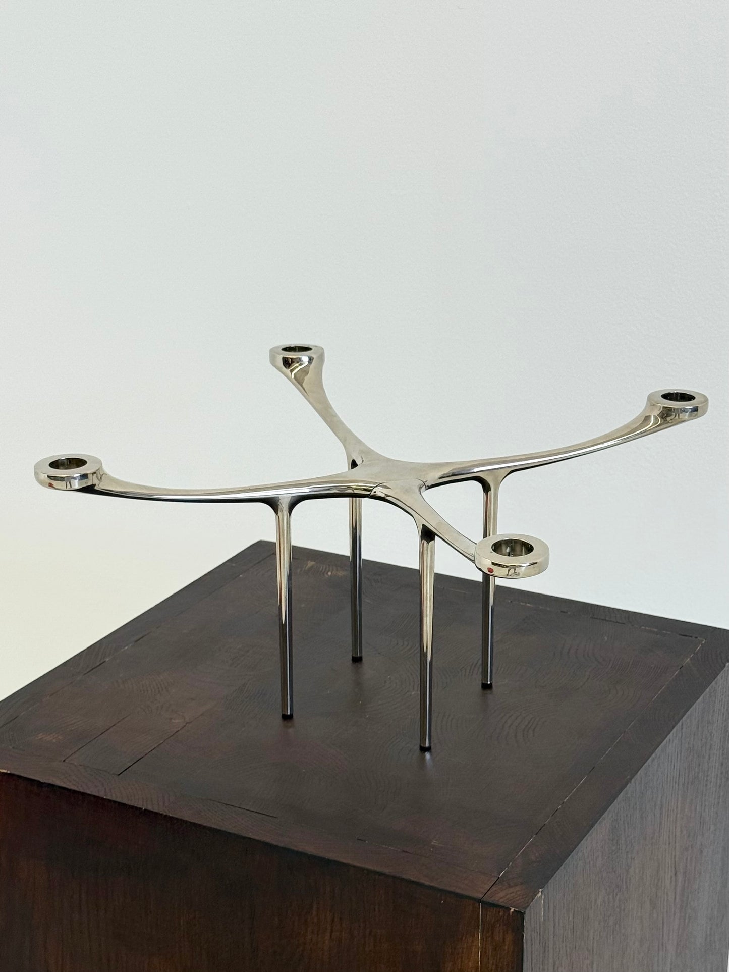 Zilverkleurige kandelaar van Charles Wilson voor Menu