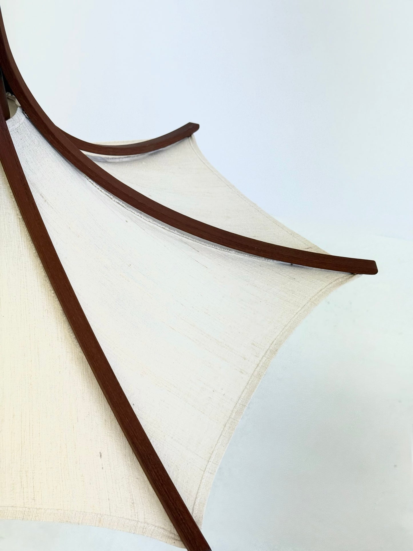 Mid-century teakhouten hanglamp van Domus met linnen kap