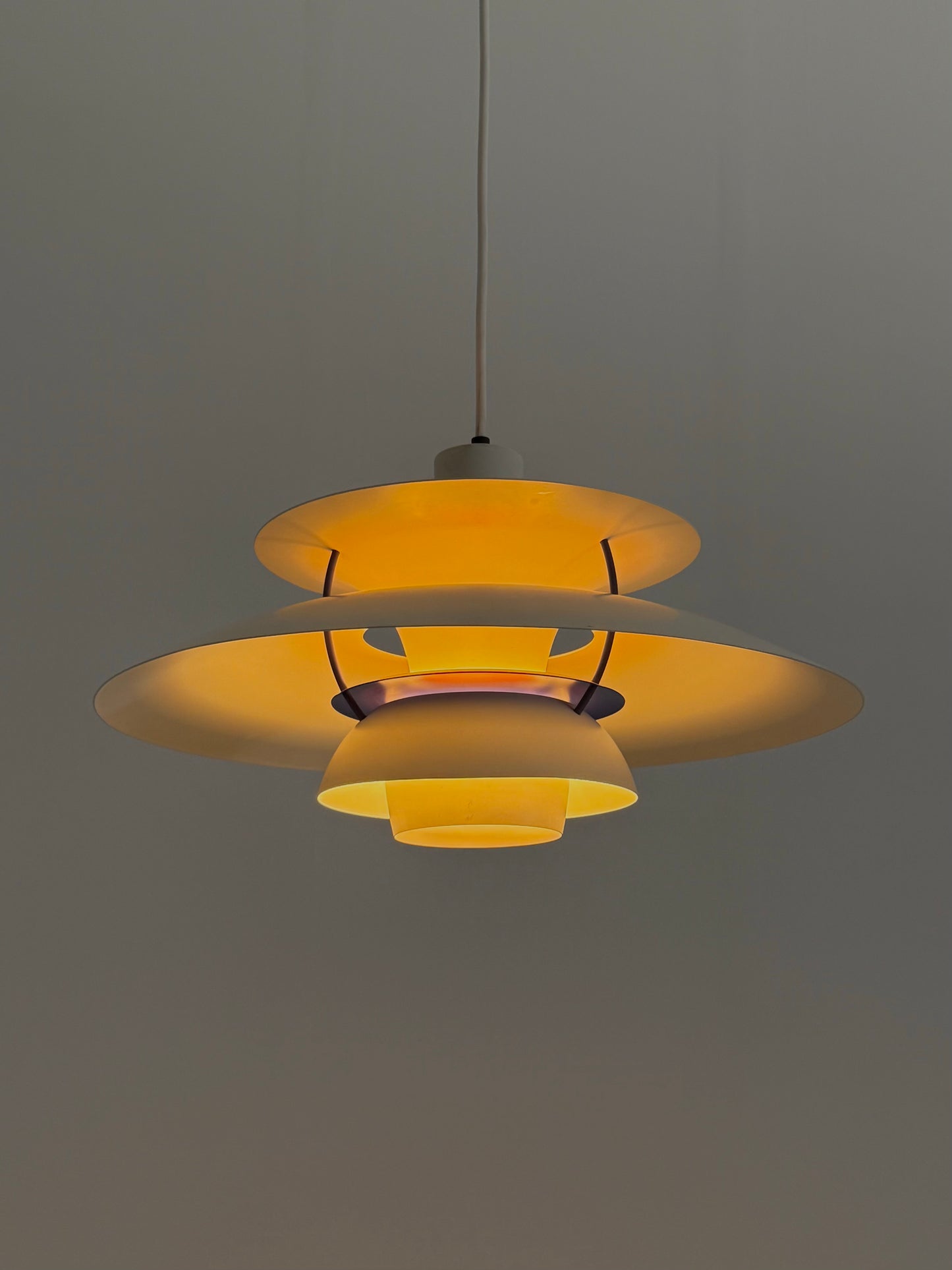 PH5 hanglamp wit van Poul Henningsen voor Louis Poulsen