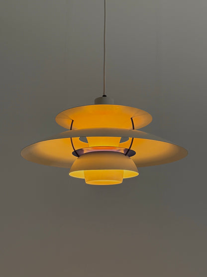 PH5 hanglamp wit van Poul Henningsen voor Louis Poulsen