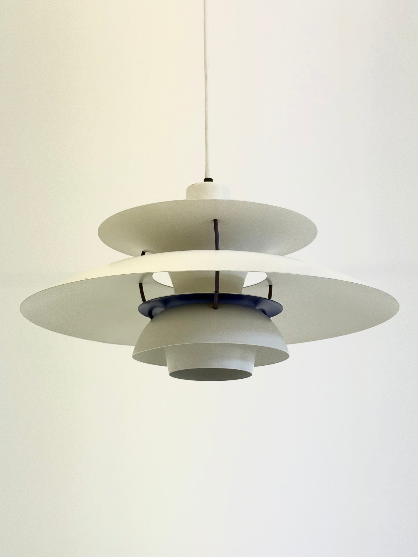 PH5 hanglamp wit van Poul Henningsen voor Louis Poulsen