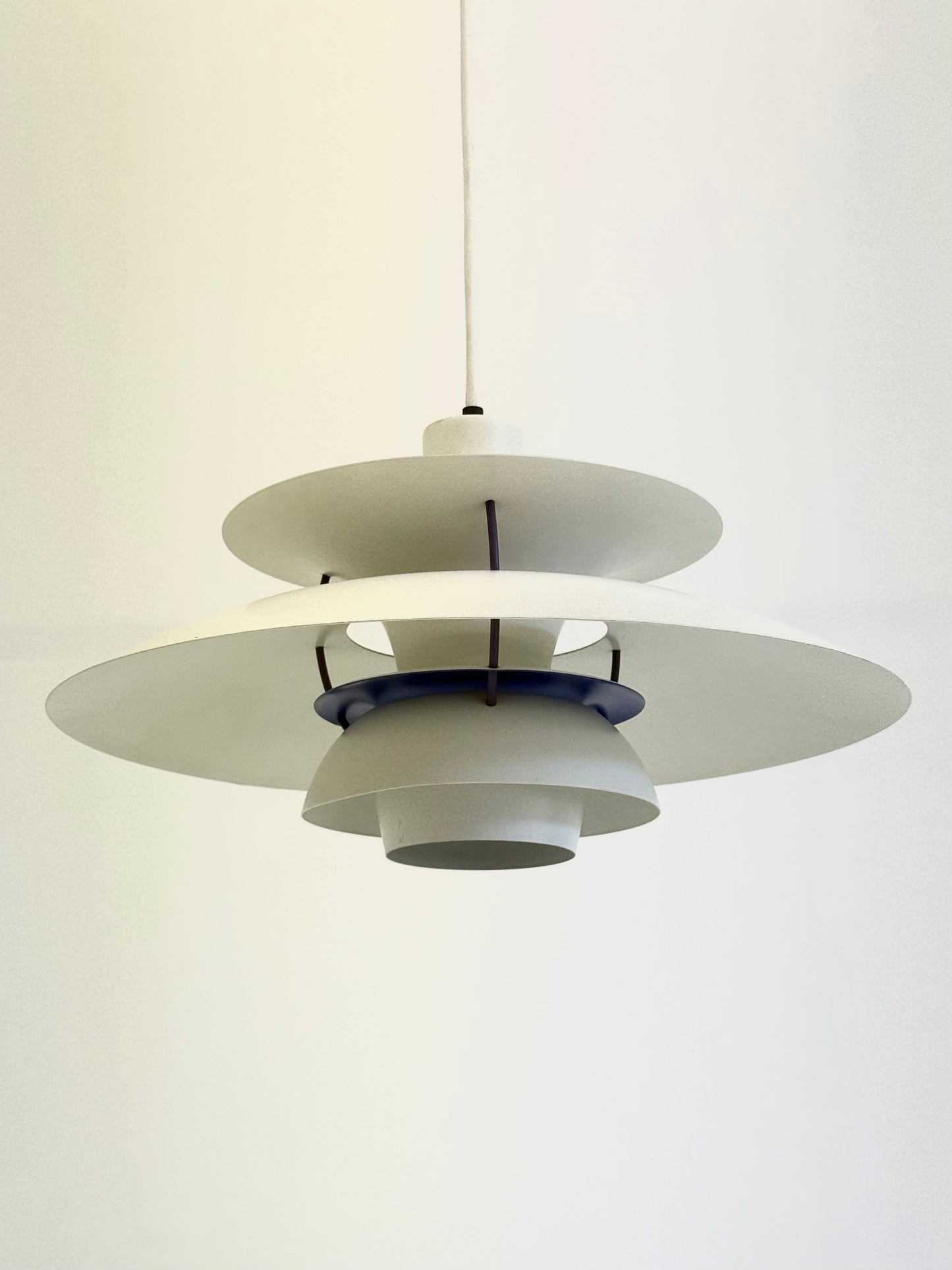 PH5 hanglamp wit van Poul Henningsen voor Louis Poulsen