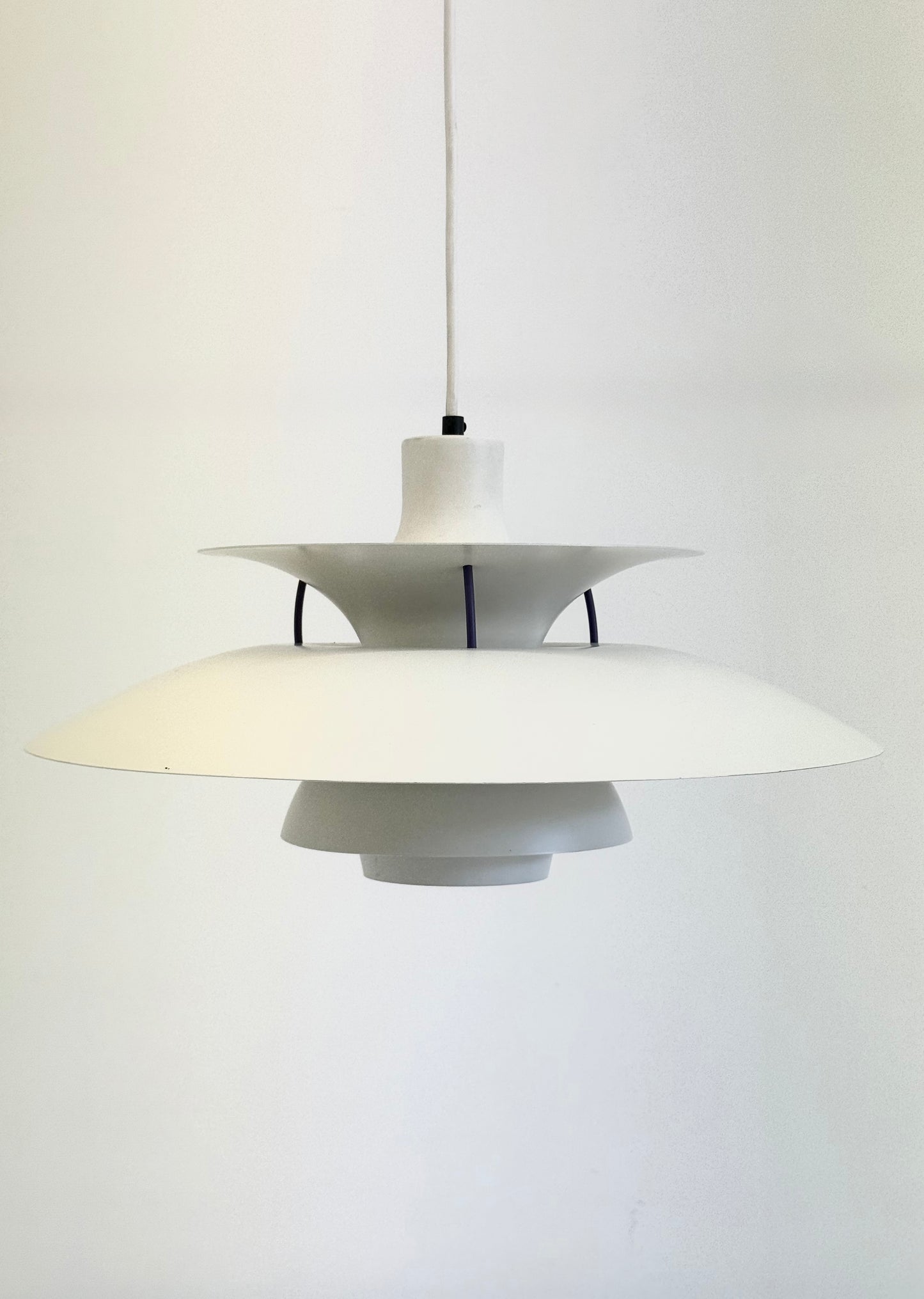 PH5 hanglamp wit van Poul Henningsen voor Louis Poulsen