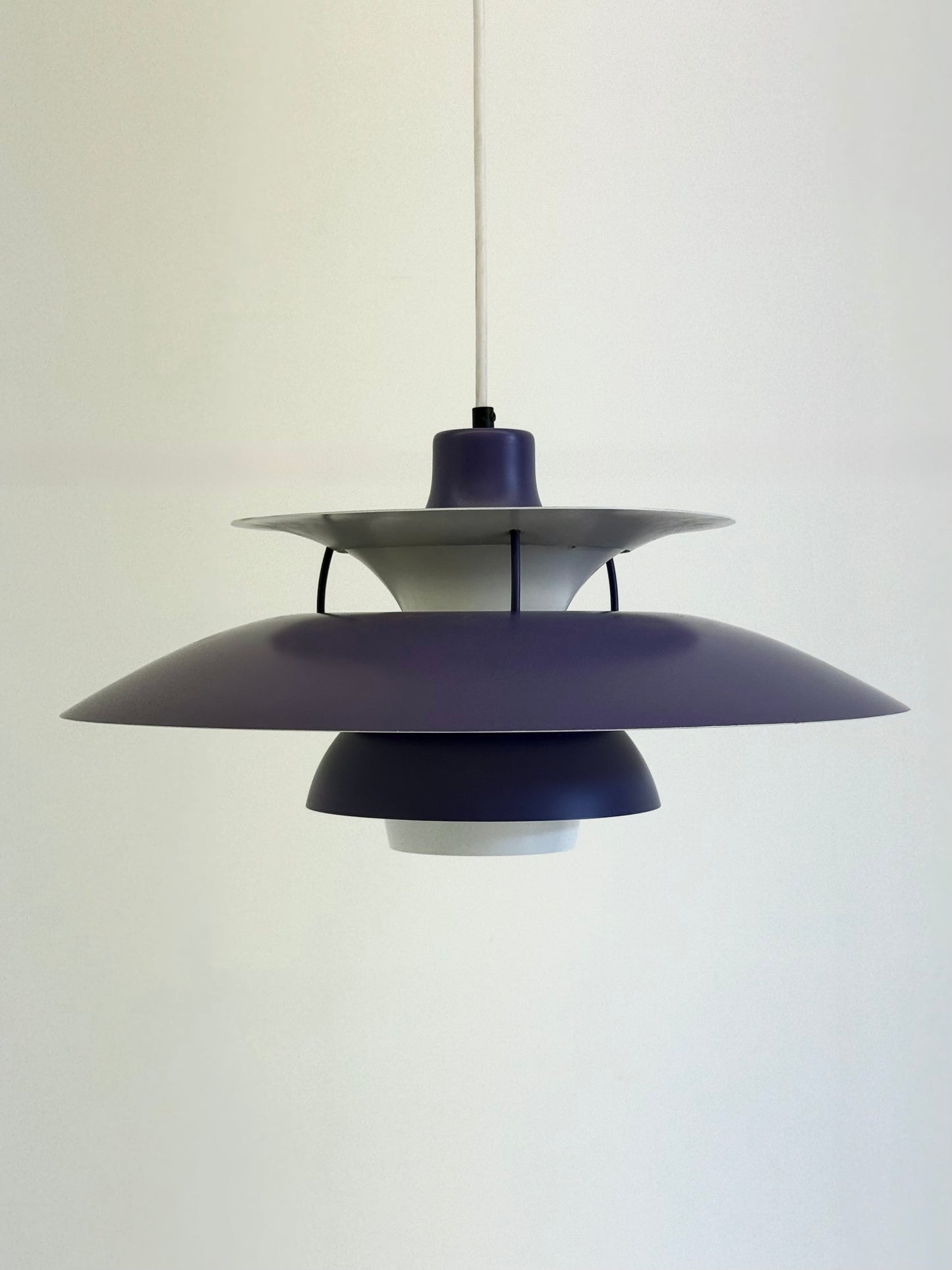 PH5 hanglamp paars van Poul Henningsen voor Louis Poulsen
