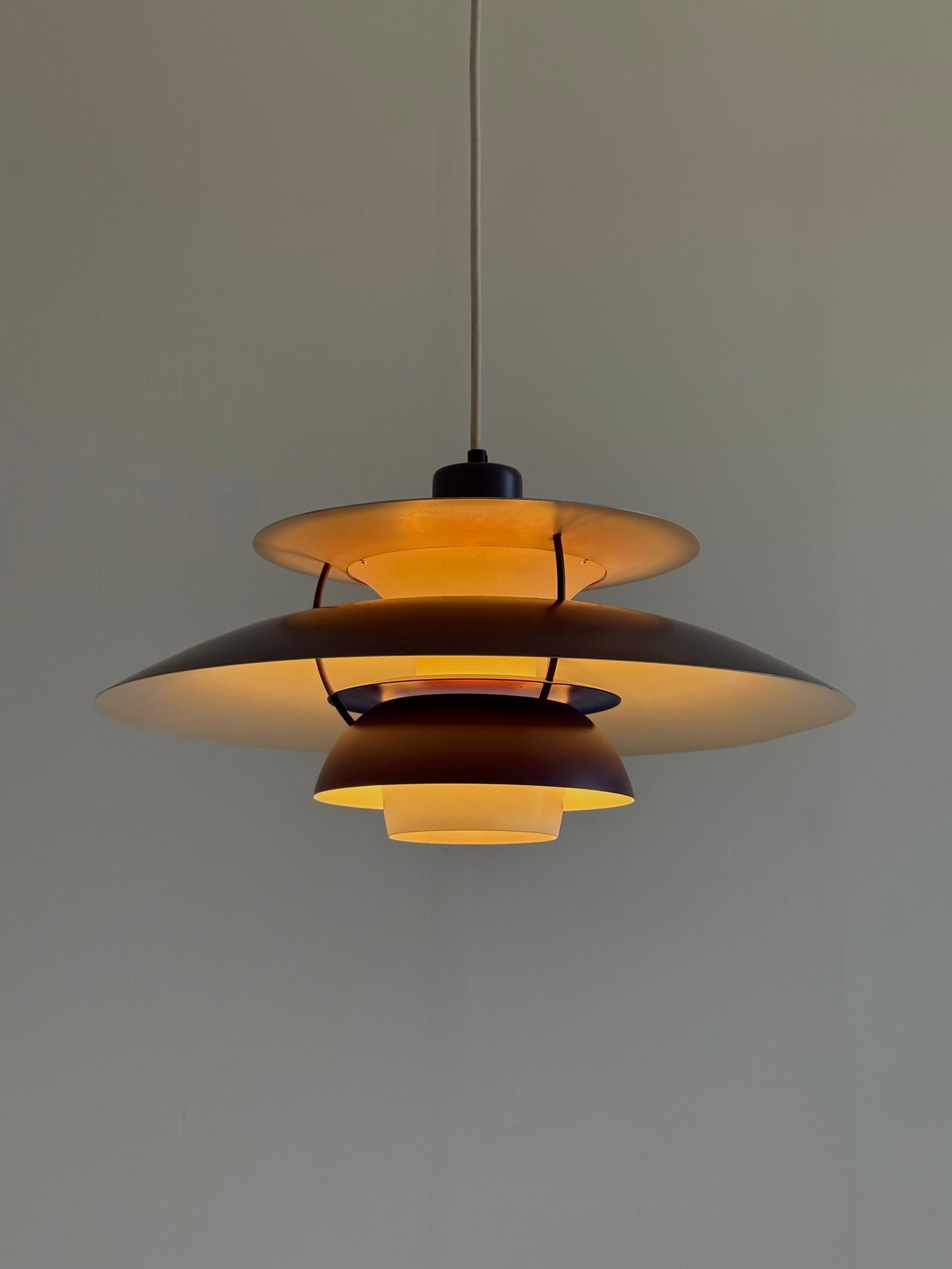 PH5 hanglamp paars van Poul Henningsen voor Louis Poulsen