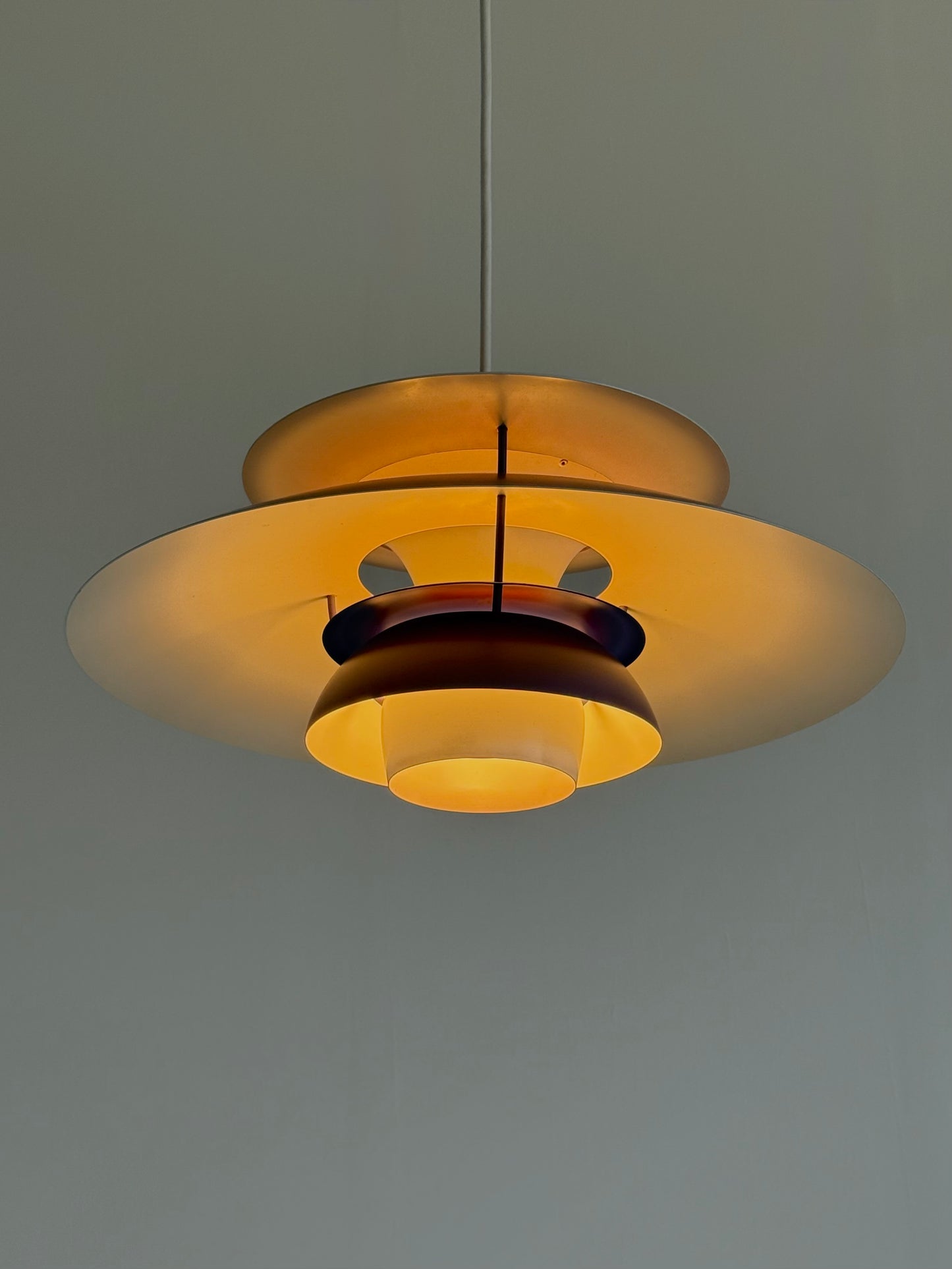 PH5 hanglamp paars van Poul Henningsen voor Louis Poulsen