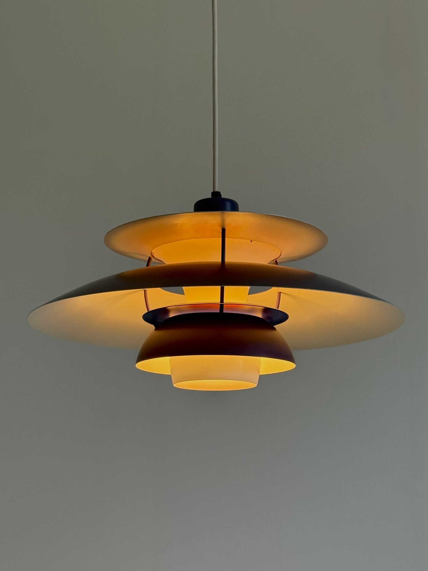 PH5 hanglamp paars van Poul Henningsen voor Louis Poulsen
