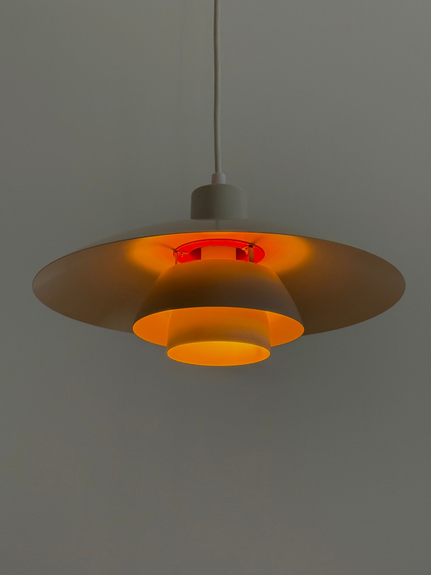 PH5 hanglamp paars van Poul Henningsen voor Louis Poulsen