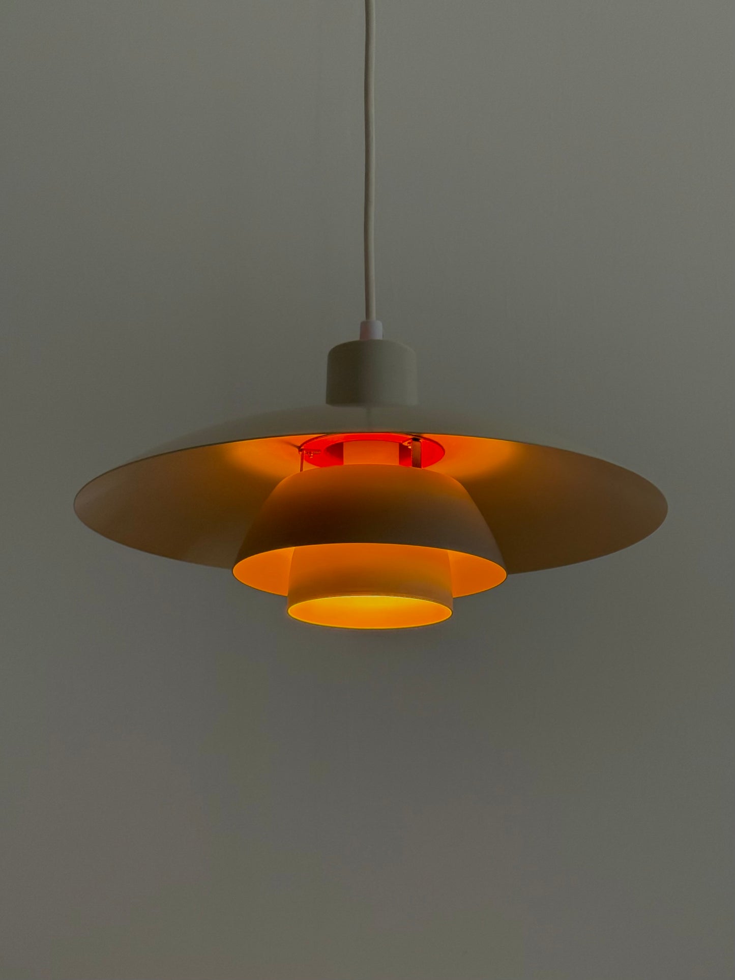 PH5 hanglamp paars van Poul Henningsen voor Louis Poulsen