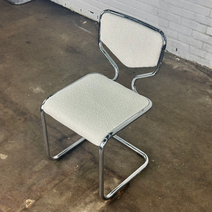 Set van vier vintage buisframe eetkamerstoelen met boucle stoffering