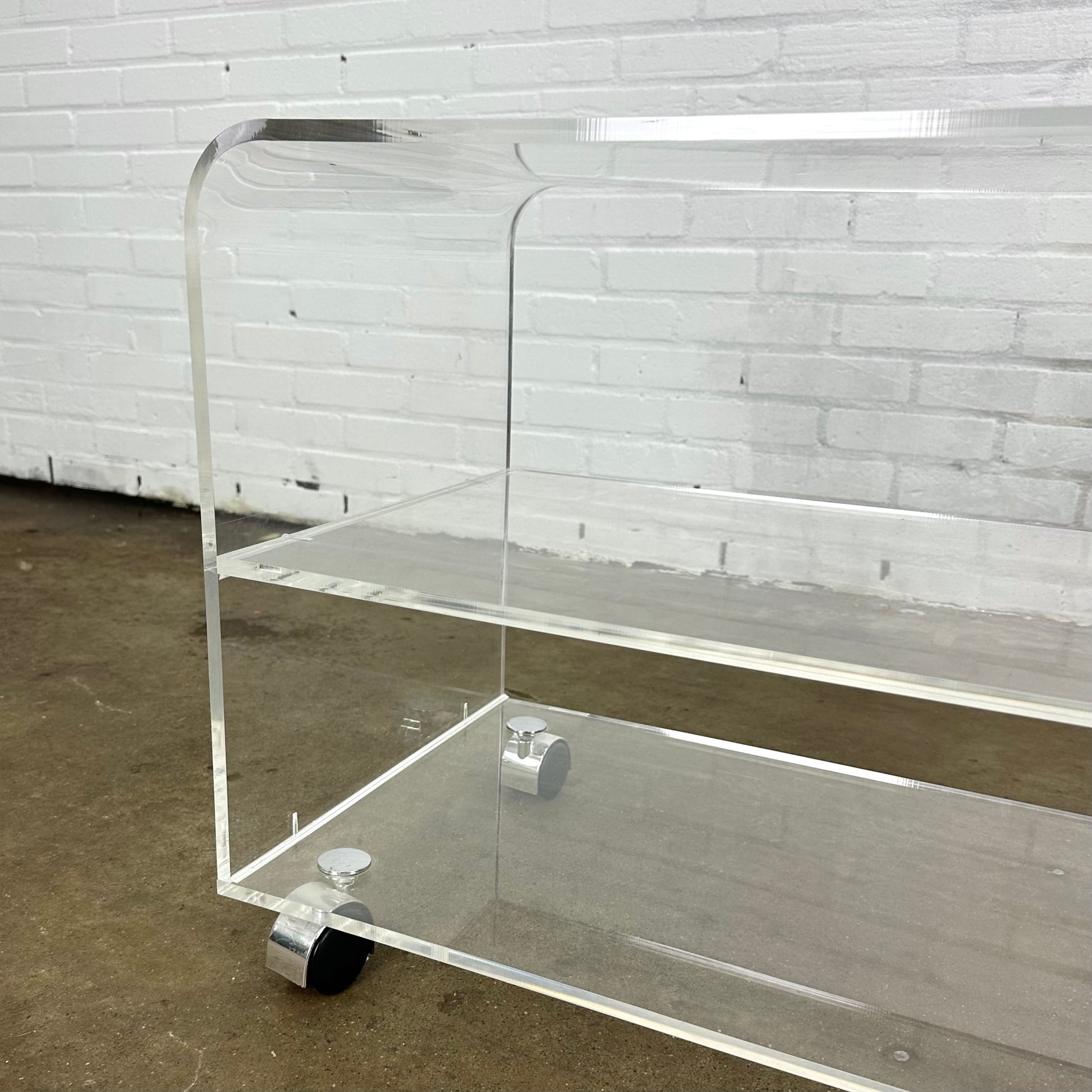 vintage-space-age-plexiglas-trolley-bijzettafel