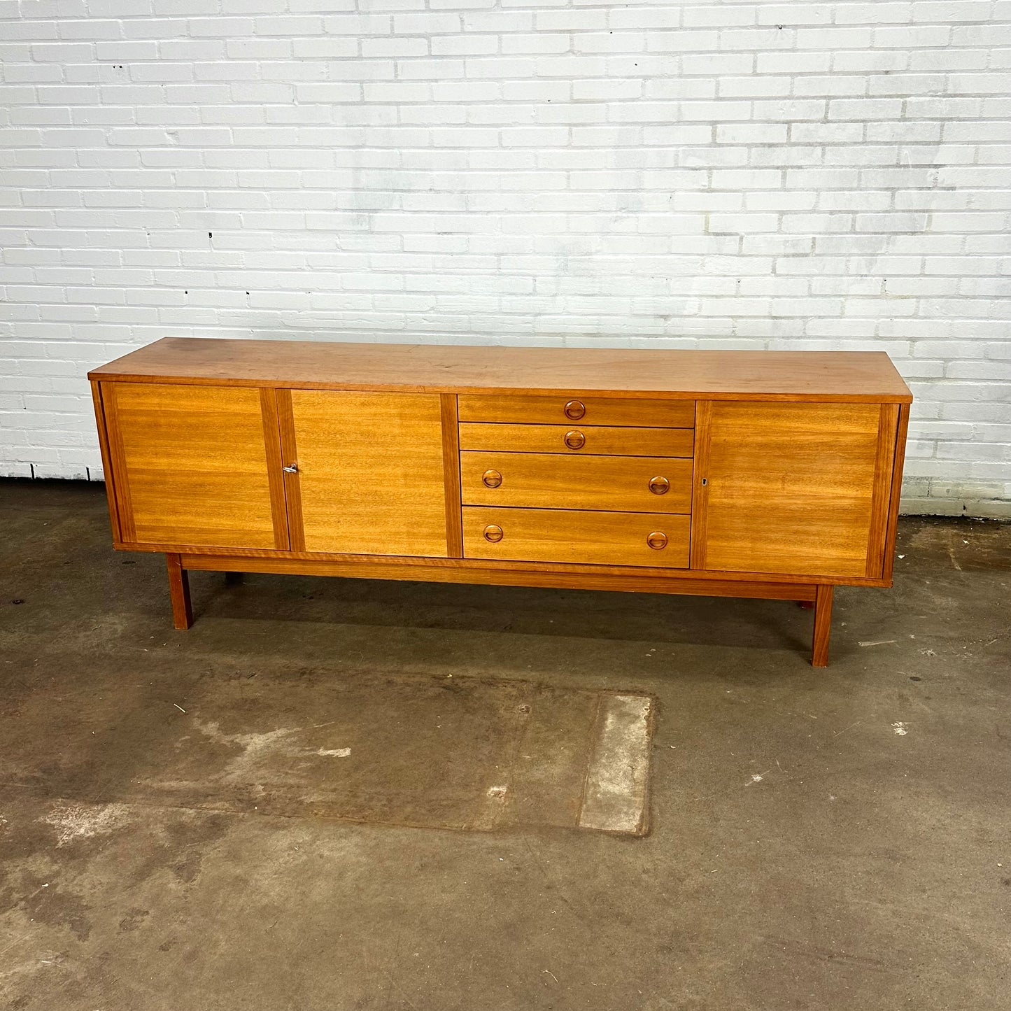 Vintage mid century dressoir