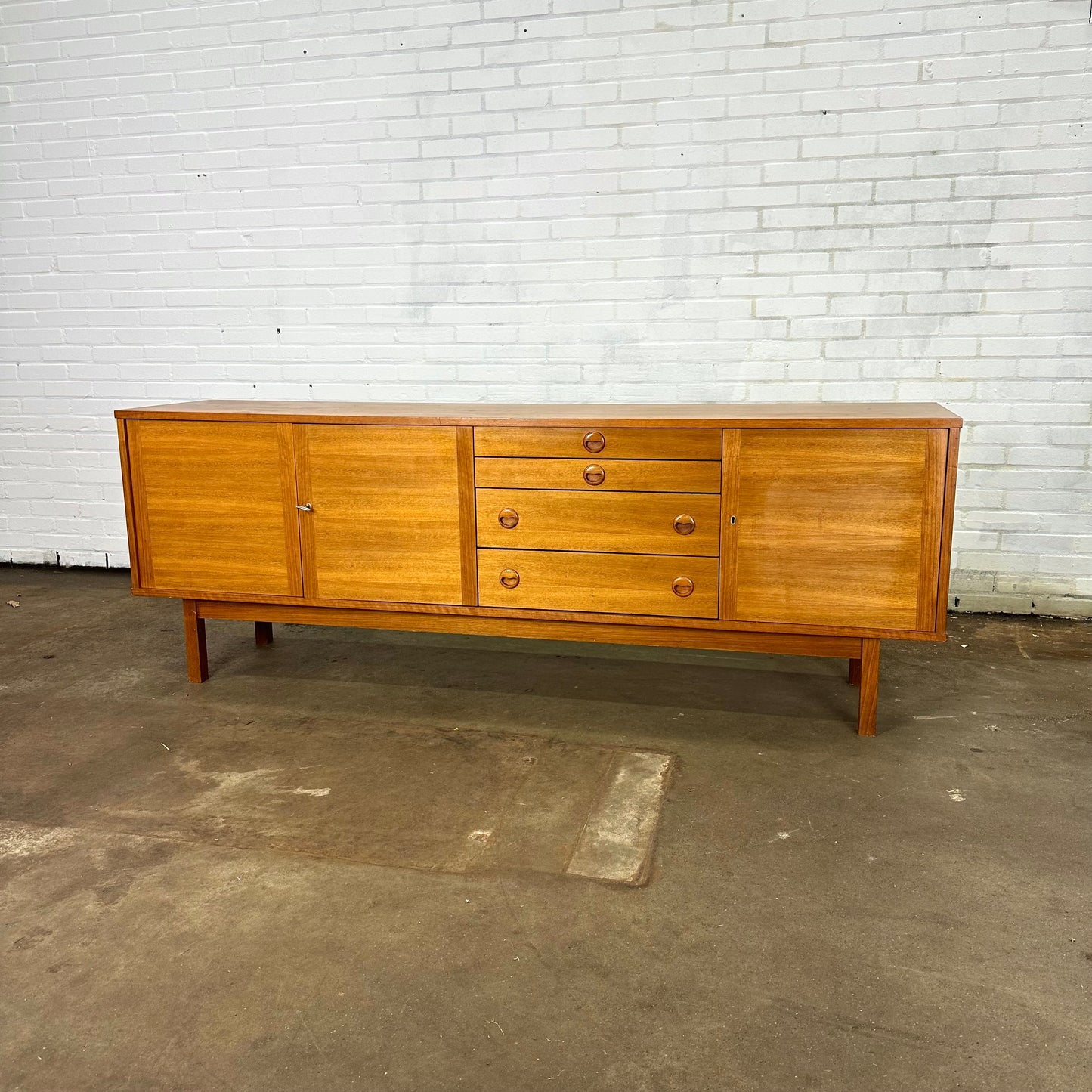 Vintage mid century dressoir