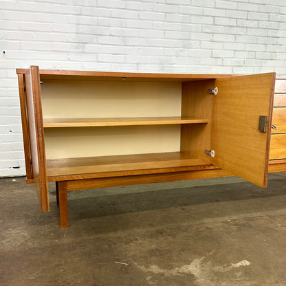 Vintage mid century dressoir