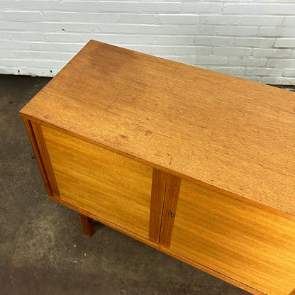 Vintage mid century dressoir