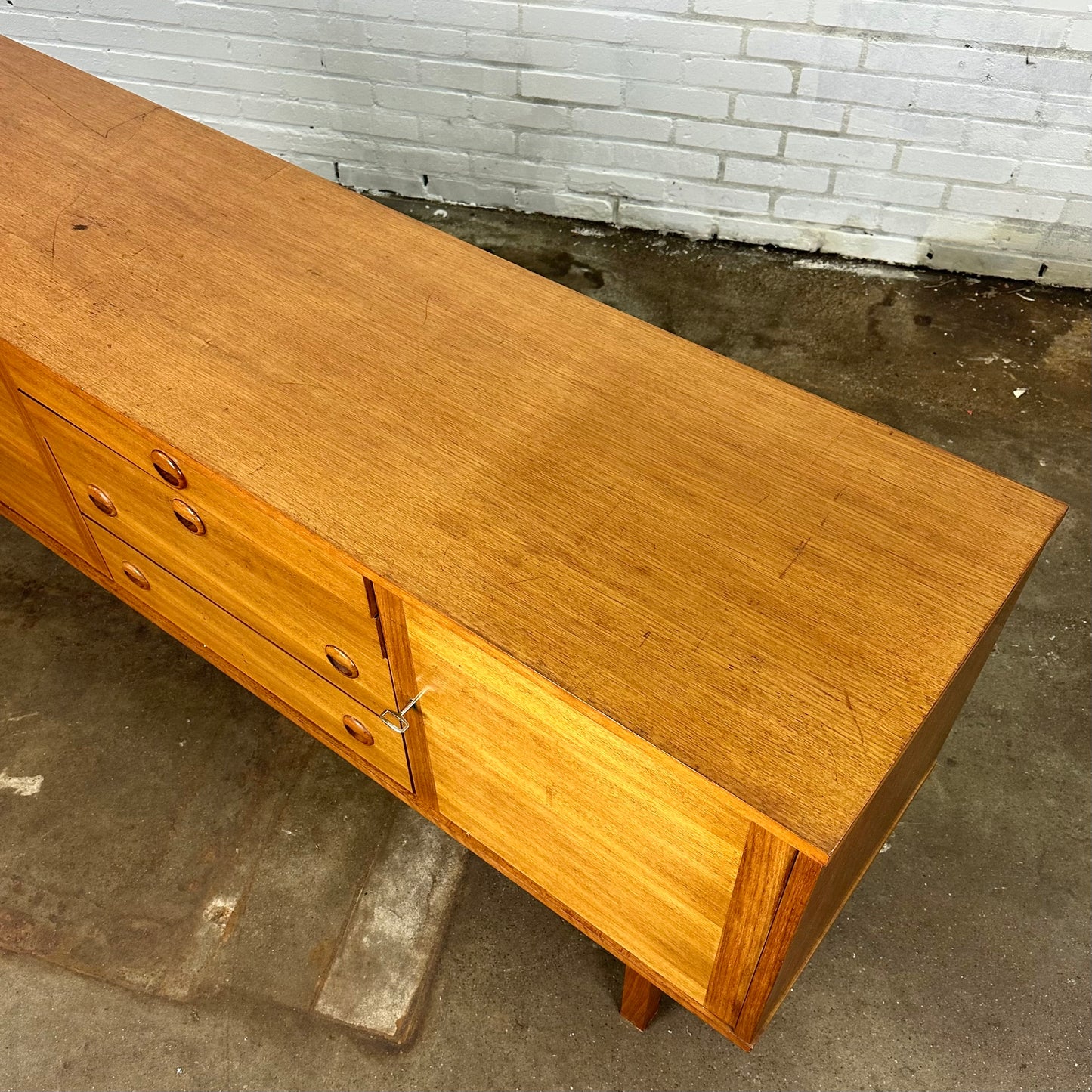 Vintage mid century dressoir