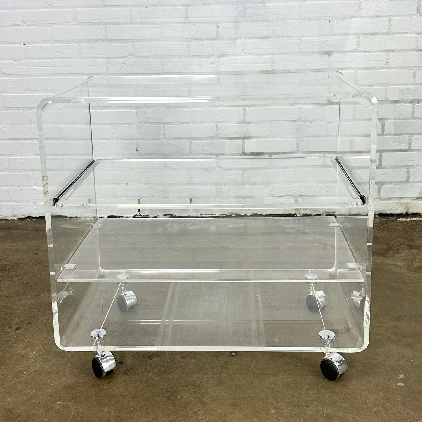 Grote vintage space-age plexiglas trolley