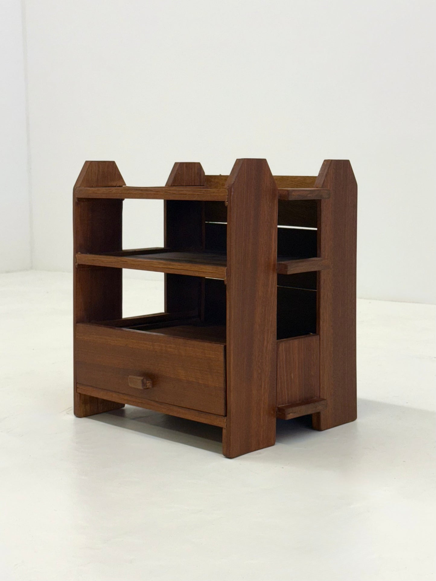 Art Deco nachtkastje van massief eikenhout