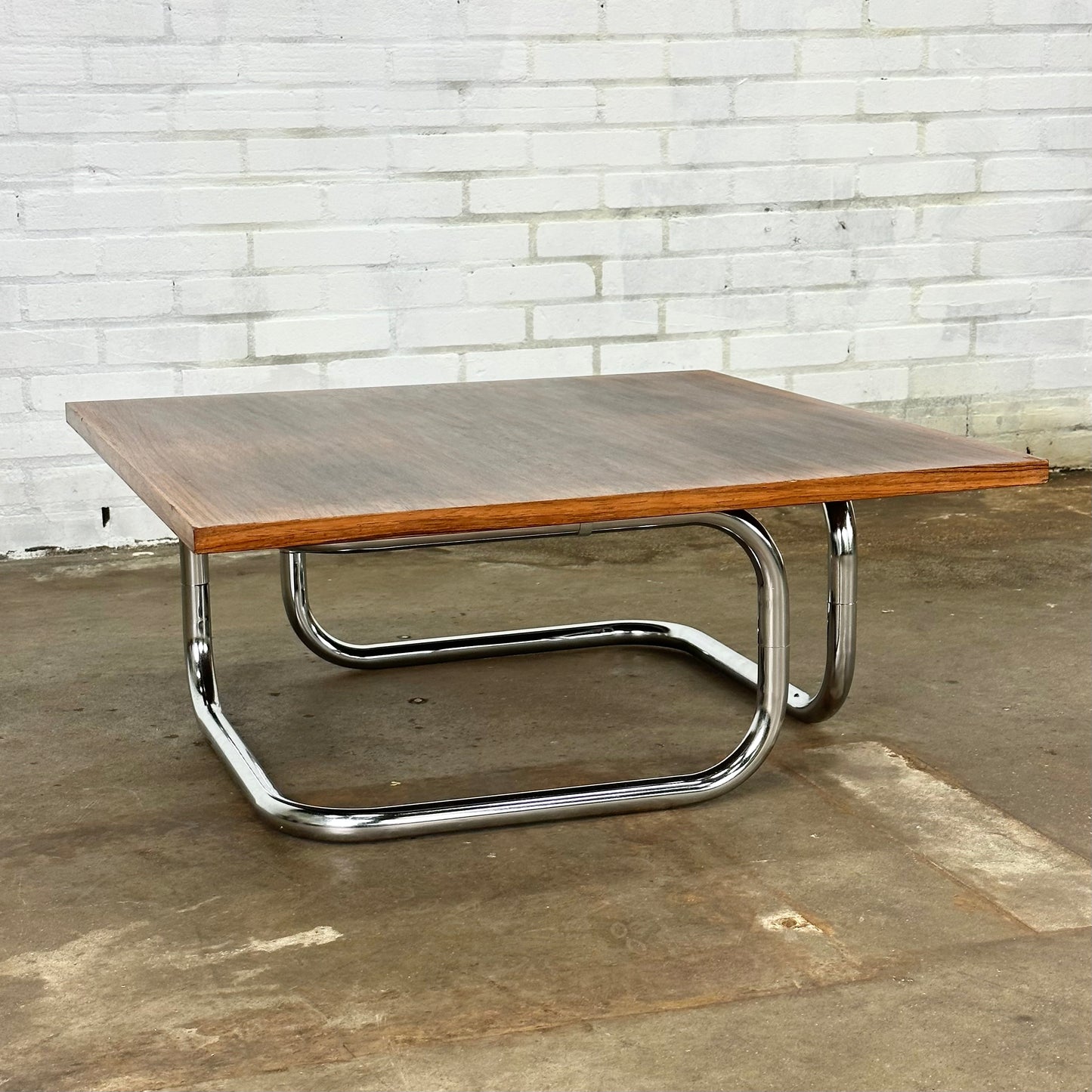 vintage-buisframe-salontafel-met-palissander-houten-blad
