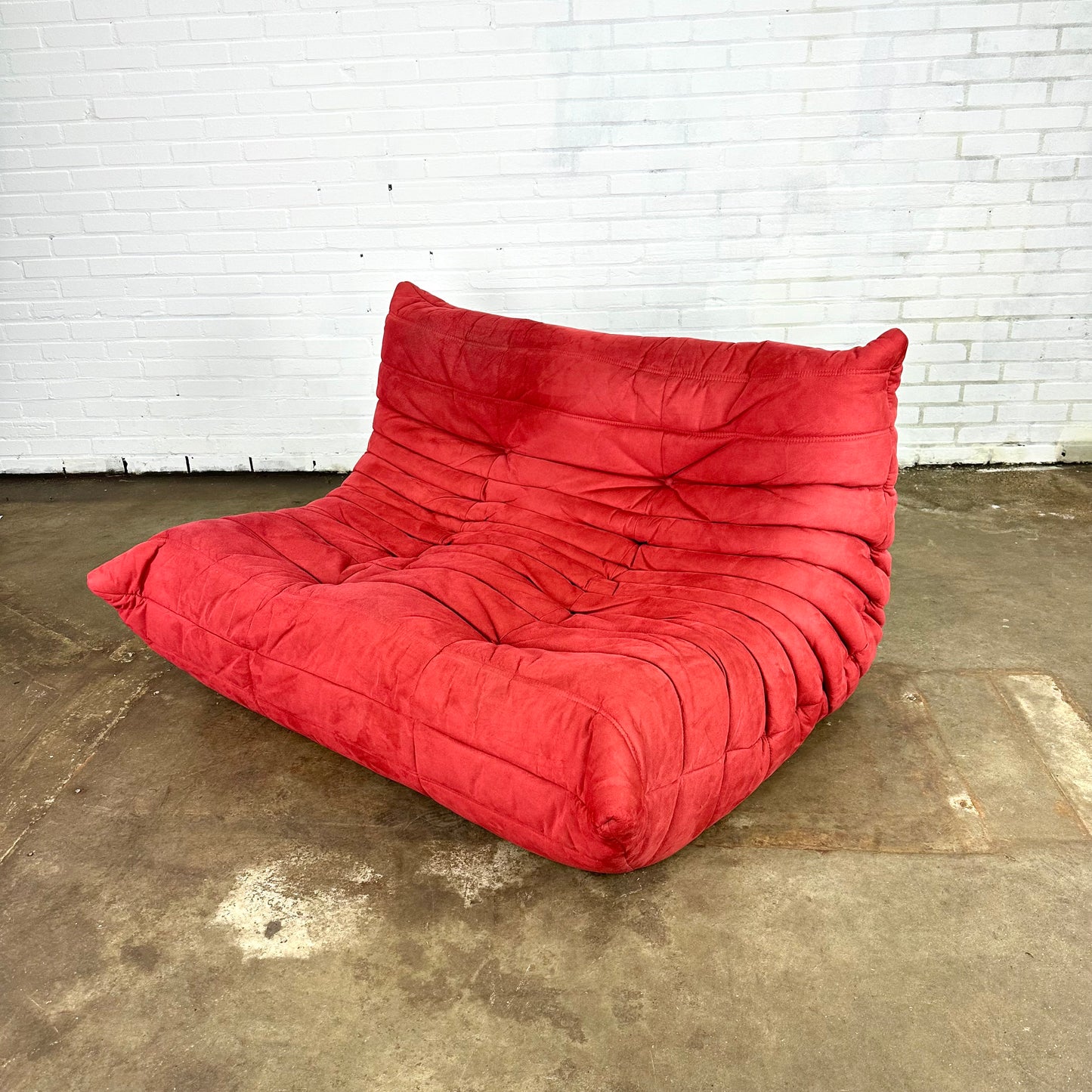 Ligne Roset Togo 2-zit in Goya Red