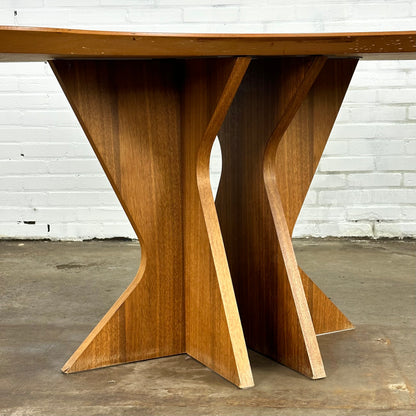 Unieke design eettafel met organische / freeform blad