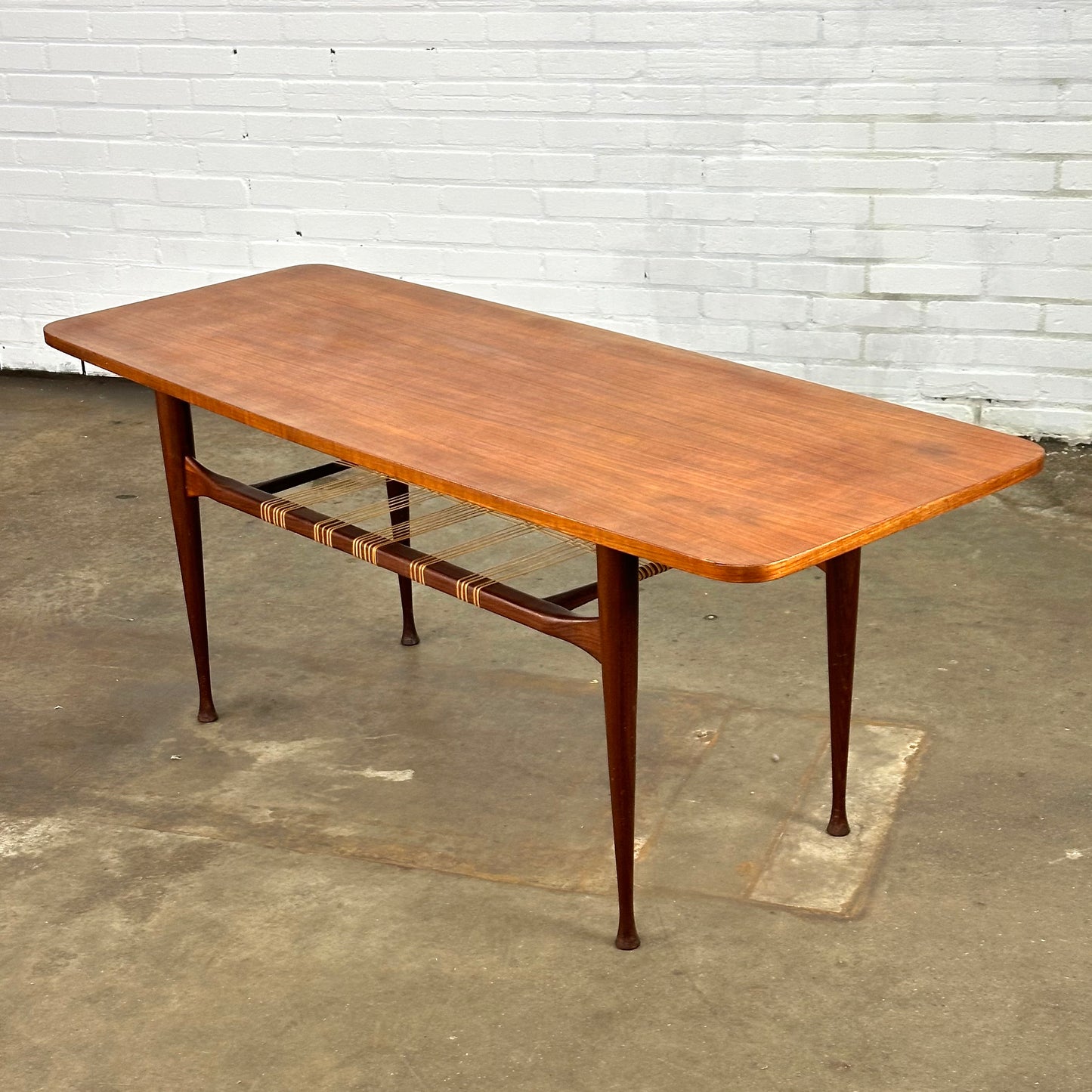 Vintage teakhouten salontafel met rotan