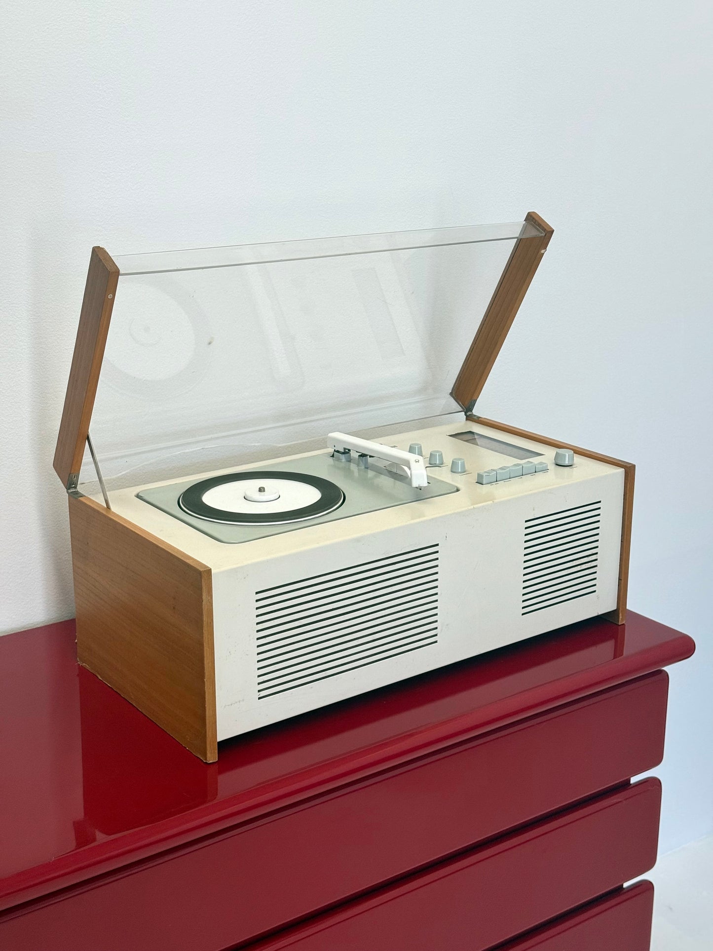 Braun SK6 Radio en Platenspeler door Dieter Rams en Hans Gugelot