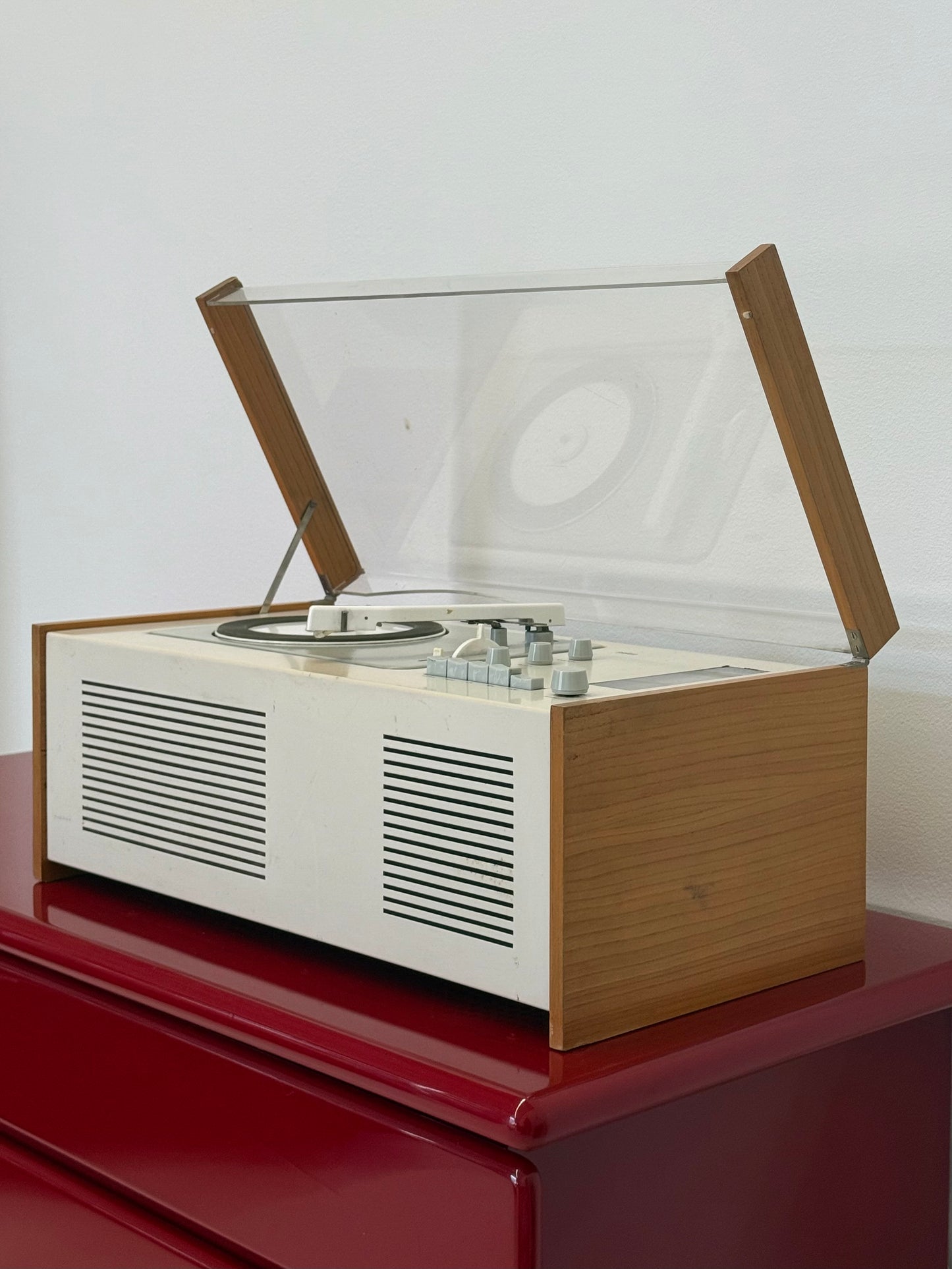 Braun SK6 Radio en Platenspeler door Dieter Rams en Hans Gugelot